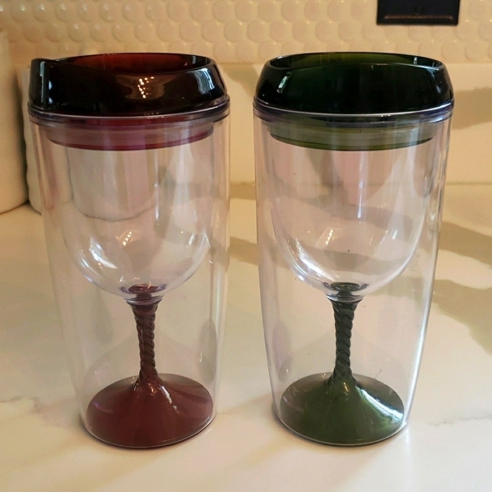 NWOT Wine Tumbler Set Insulated Double Wall Acrylic Spill-Resistant Lid